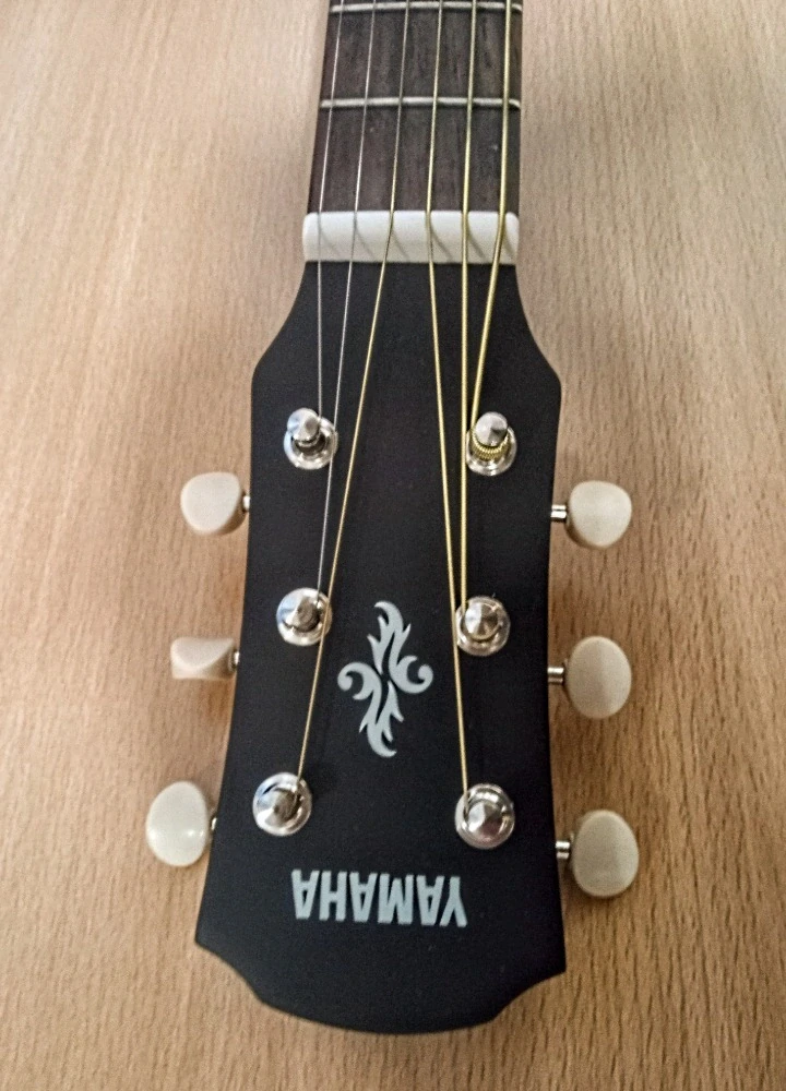 Elektroakustická 3/4 Yamaha APX T2 (Prodáno)