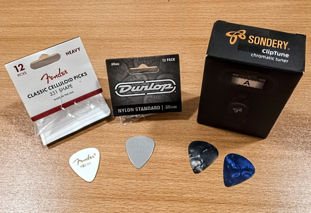 Squier by Fender Stratocaster (Prodáno)